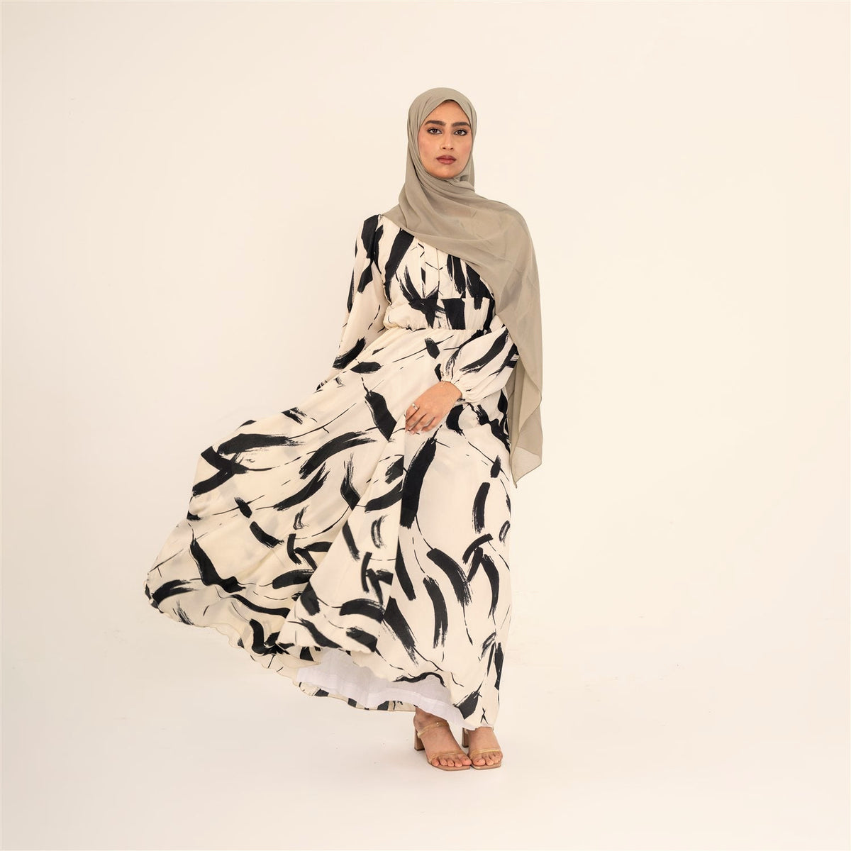 Rania monochrome print abaya