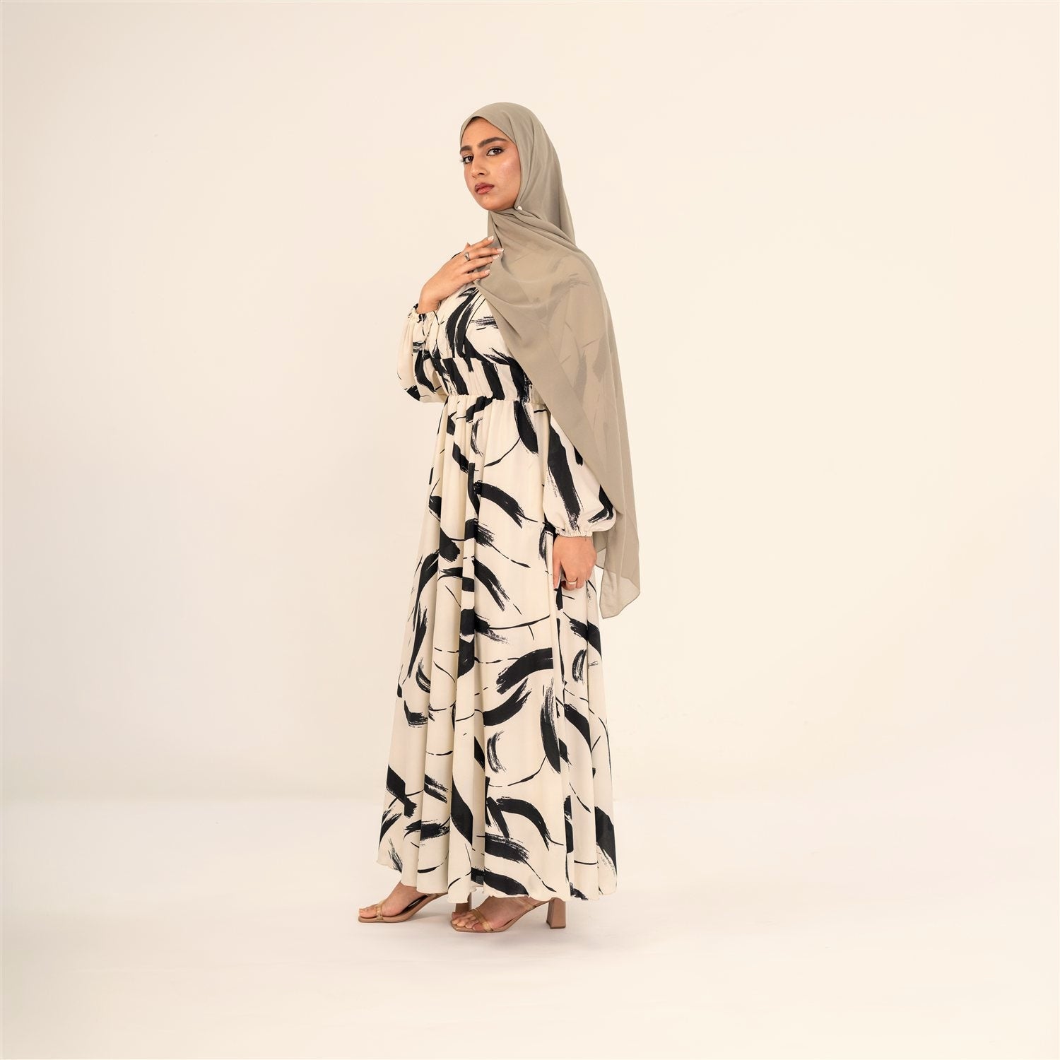 Rania monochrome print abaya