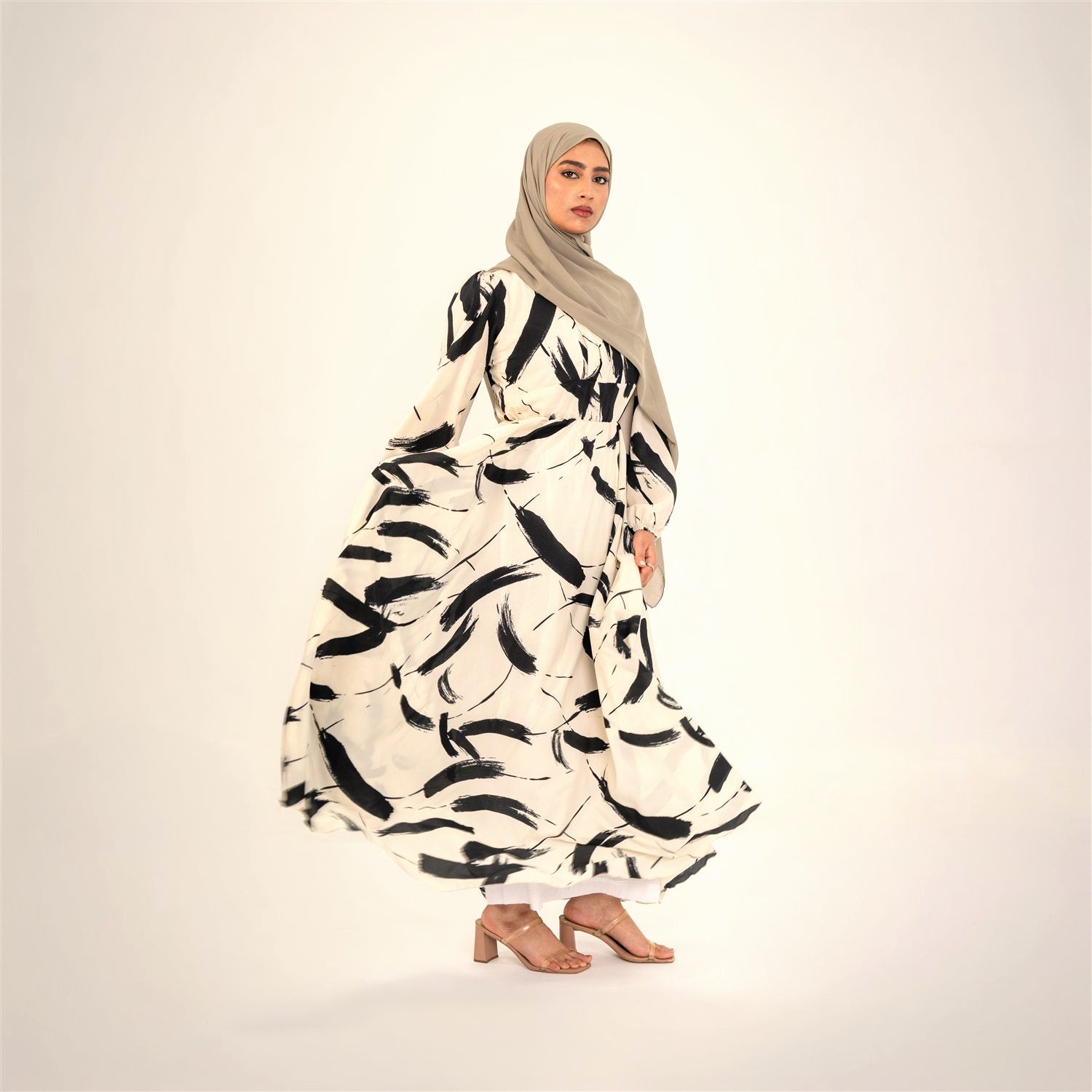 Rania monochrome print abaya